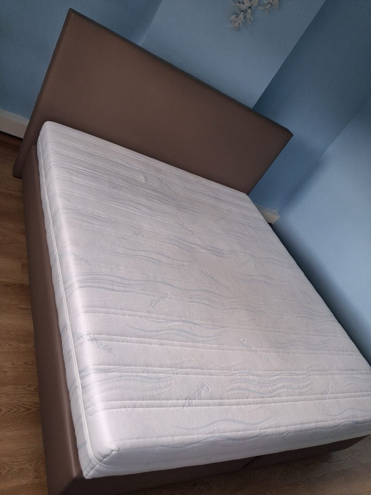 bed en matras, Ophalen, Bruin, Tweepersoons, Zo goed als nieuw