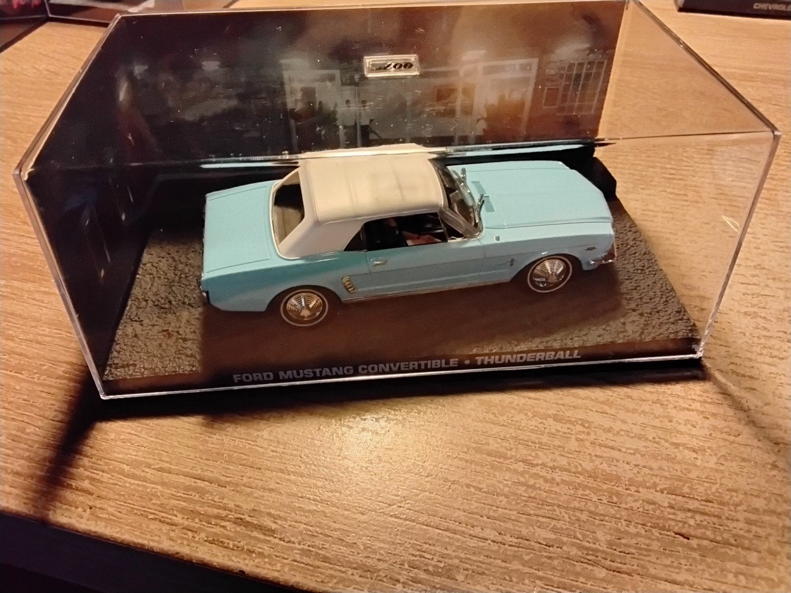 James Bond - Ford Mustang, Hobby en Vrije tijd, Modelauto's | 1:43, Ophalen of Verzenden