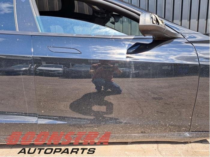 Portier 4Deurs rechts-voor van een Tesla Model S (PBSB), Gebruikt, -, -, Ophalen of Verzenden