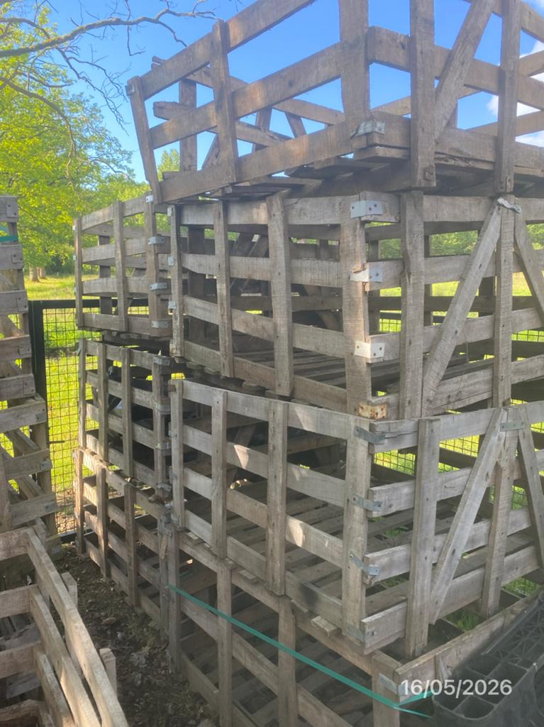 Houten kisten, Ophalen