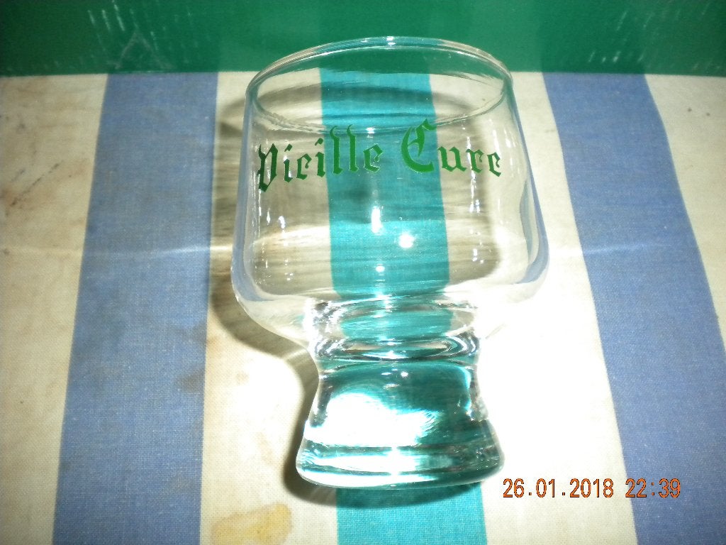 Glaasje (Vieille cure 1x) + Aperitiefglaasjes (Advocaat 3 x), Antiek en Kunst, Ophalen