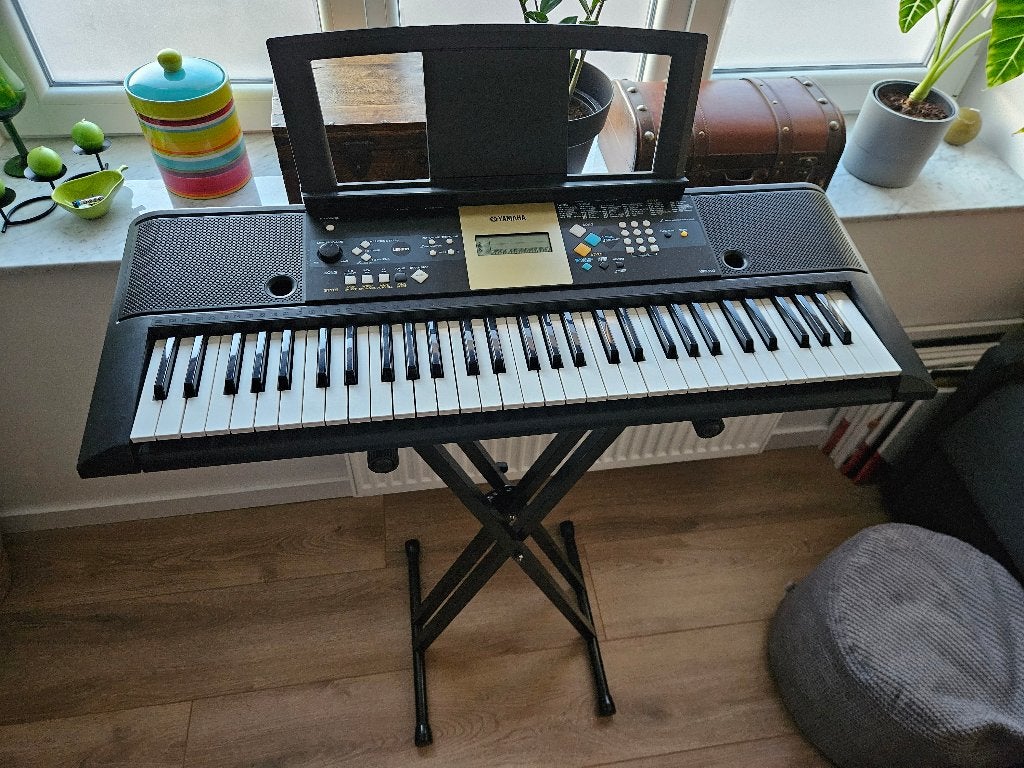 Yamaha PSR-E223 synthesizer, Ophalen, Yamaha, Met standaard, 61 toetsen