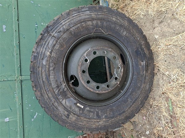 Vrachtwagenband 11R22,5 op 10 gaten velg, Ophalen