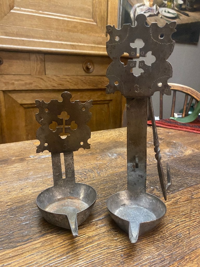 2 antieke olielampjes in ijzer 18e eeuws, Antiek en Kunst, Ophalen