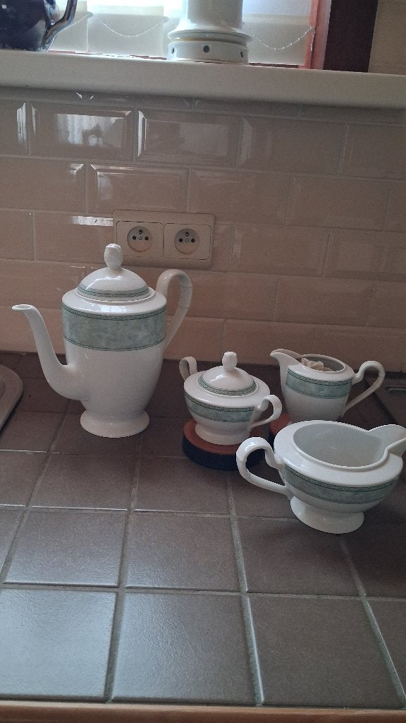 Theepot en andere 1, Ophalen, Overige merken, Zo goed als nieuw, Aardewerk