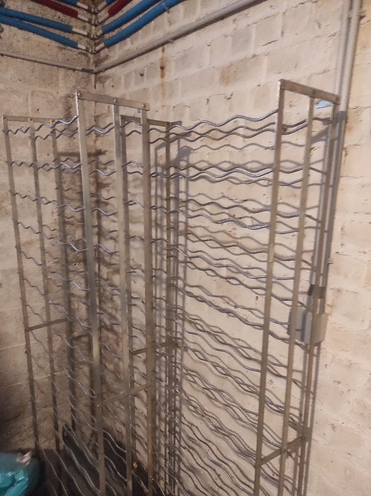 2 étagères bouteille  - 20€ chacune, Huis en Inrichting, Woonaccessoires | Wijnrekken, Ophalen, Gebruikt, Metaal