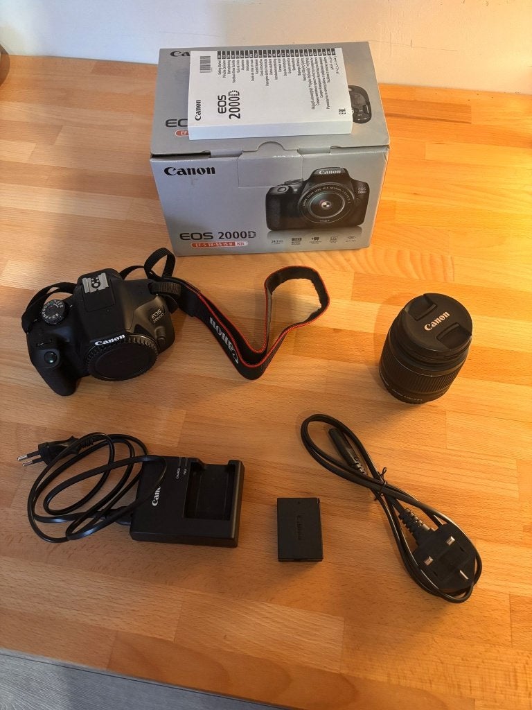 Canon 2000d camera + EF-S 18-55mm kit lens, Audio, Tv en Foto, Fotocamera's Digitaal, Ophalen, Spiegelreflex, Canon, Zo goed als nieuw