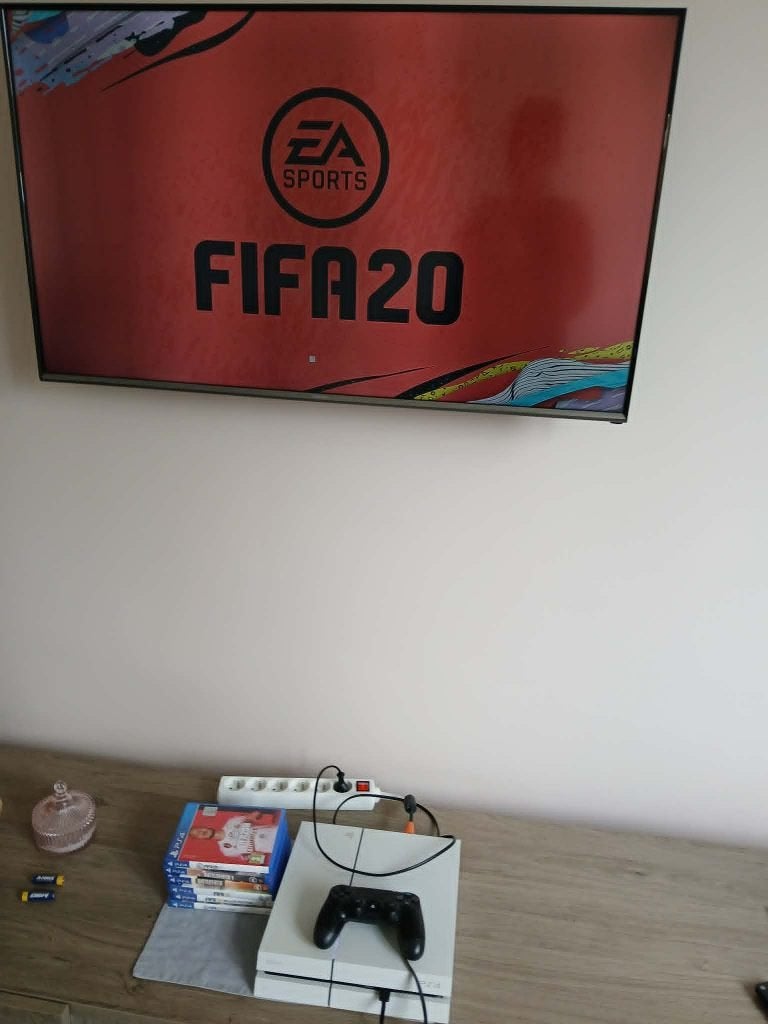 playstation 4 white model + controller + 6 games, Games en Spelcomputers, Spelcomputers | Sony PlayStation 4, Ophalen of Verzenden