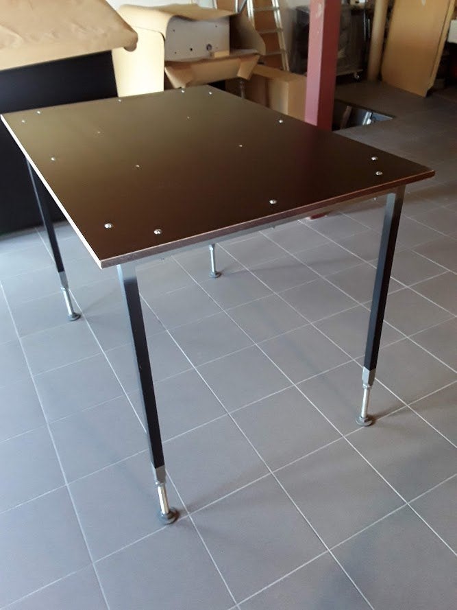 Werktafel met regelbare poten betonplex werkblad 18mm nieuw, Doe-het-zelf en Bouw, Ophalen, Zo goed als nieuw, 70 tot 120 cm