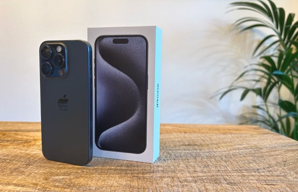 iPhone 15 Pro Max - 256 Go - Titane noir - 650€, Télécoms, 256 GB, IPhone 15, Enlèvement, Utilisé
