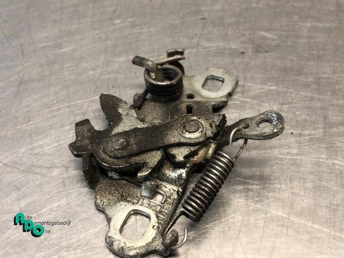Mécanique de verrouillage capot d'un Peugeot 208 (208 12-), -, 3 mois de garantie, Utilisé, -