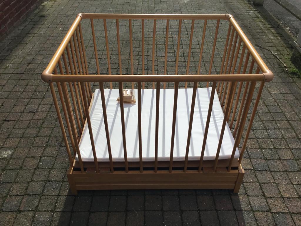 Parc bébés vintage en bois - réglable en hauteur - pliable, Enlèvement ou Envoi, Utilisé, Rectangulaire, Réglable en hauteur