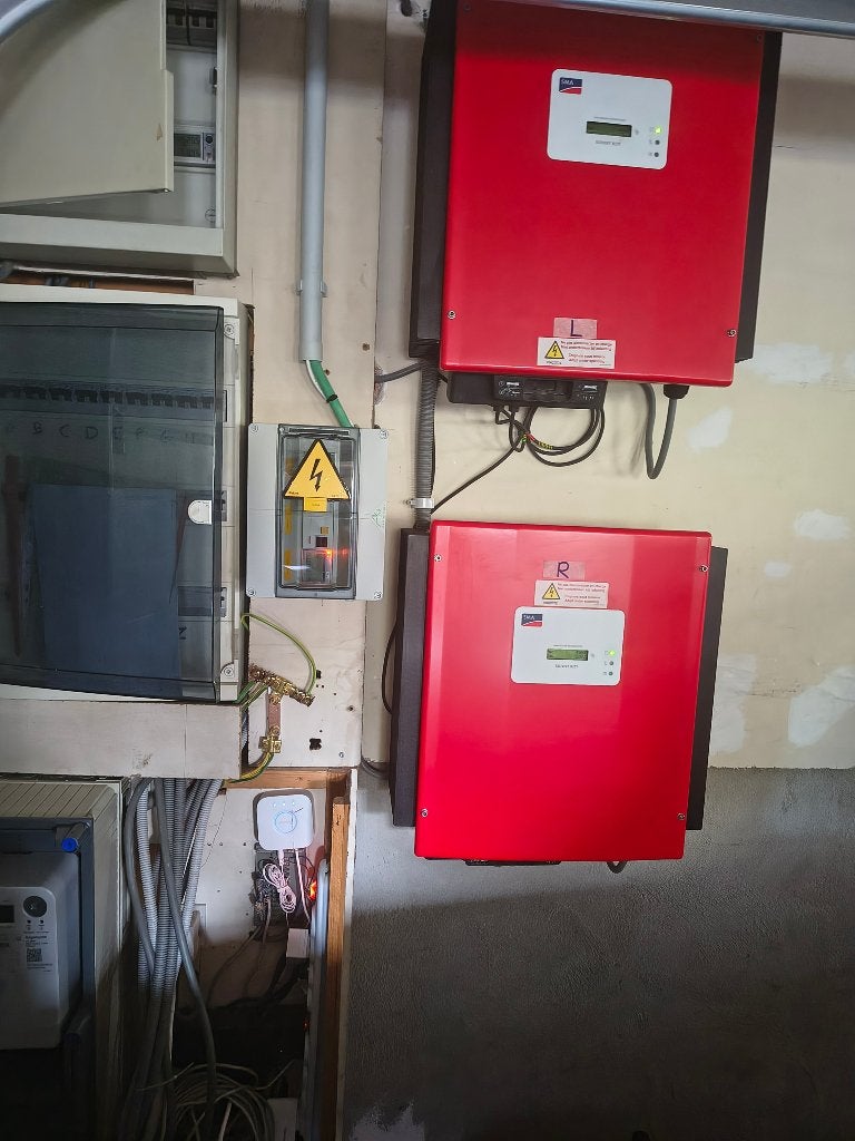 twee SMA sb 3300 thlc, Ophalen, Zo goed als nieuw, Compleet systeem, 200 wattpiek of meer