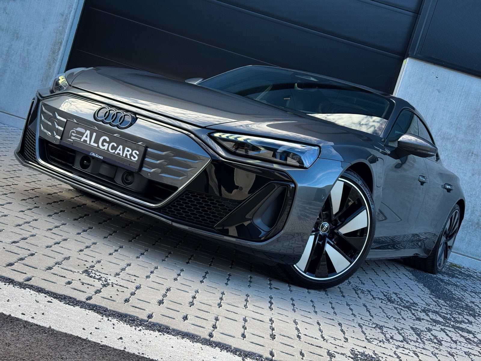 Audi e-tron GT Quattro Night Edition / FACELIFT /FULL OPTION, Autos, Cuir, Argent ou Gris, Achat, Euro 6