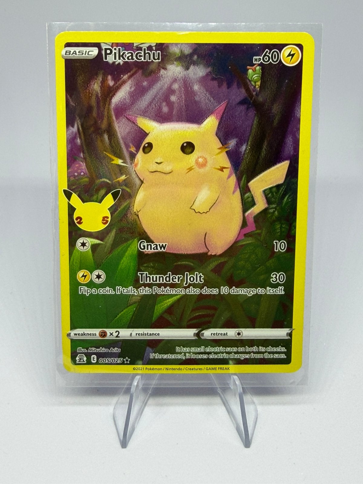 À vendre : une carte Pokémon Pikachu Celebrations 005/025., Enlèvement ou Envoi, Comme neuf, Cartes en vrac, Foil