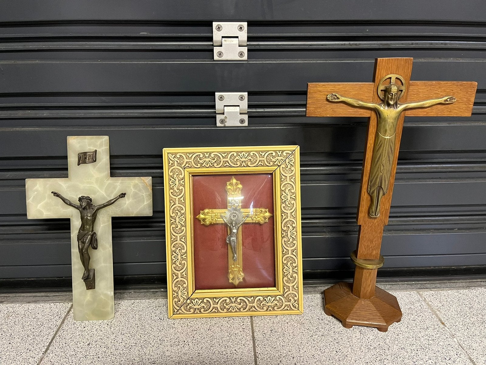 2 kruisbeelden(rechtse is niet meer te koop), Antiek en Kunst, Antiek | Religieuze voorwerpen, Ophalen of Verzenden