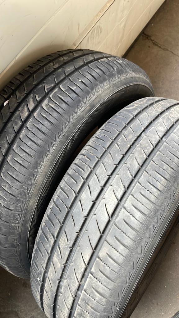 Twee zomerbanden 175/65R14 86T Toyo, Enlèvement