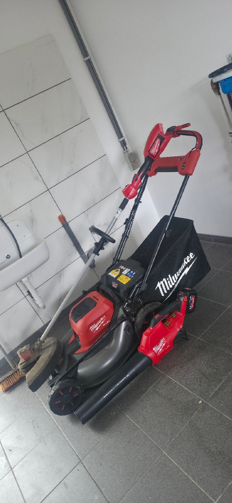 outils de jardinage milwaukee, Enlèvement