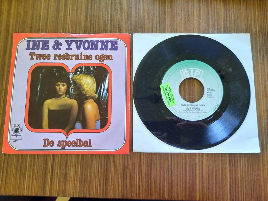 Ine & Yvonne.Twee reebruine ogen/De speelbal., Ophalen of Verzenden