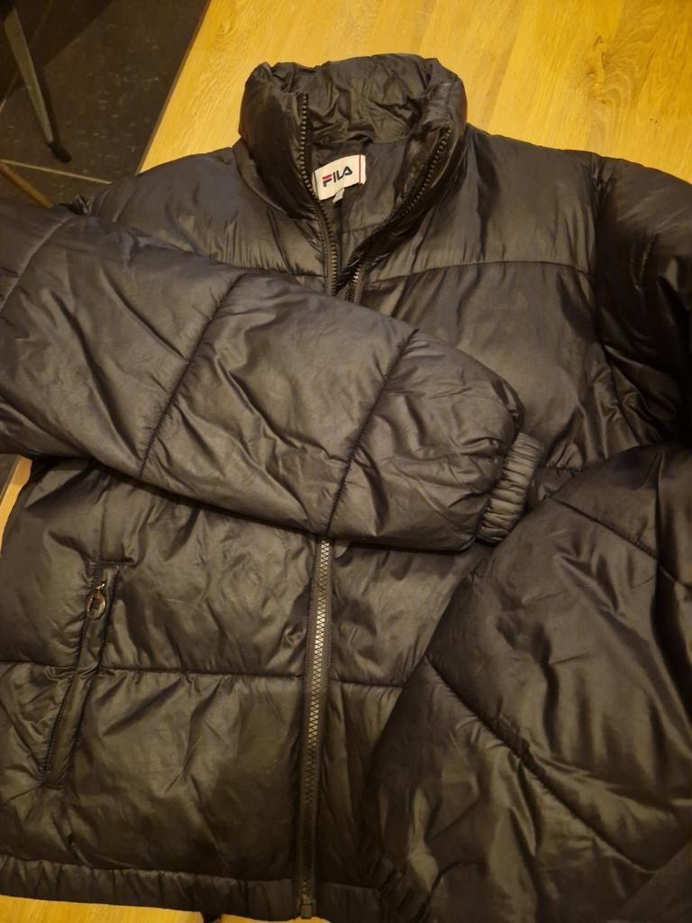 Zwarte winterjas Fila Maat smal, Ophalen, Zwart, Maat 36 (S), Fila