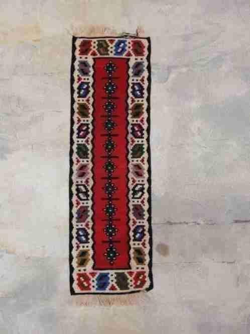 Tapis en kilim rouge noir, couleurs diverses, 97/31 cm, Maison & Meubles, Envoi, Utilisé, Multicolore, Autres styles
