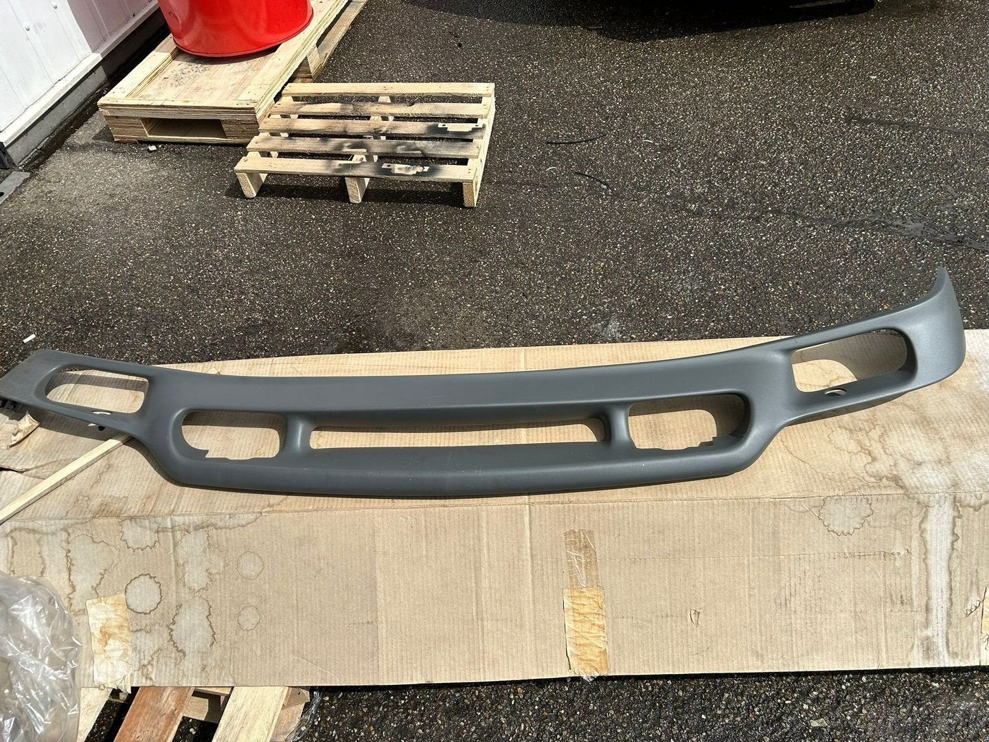 Originele GMC Yukon Sierra onderlip voorbumper 15709111, Auto-onderdelen, Ophalen, -, Nieuw, -