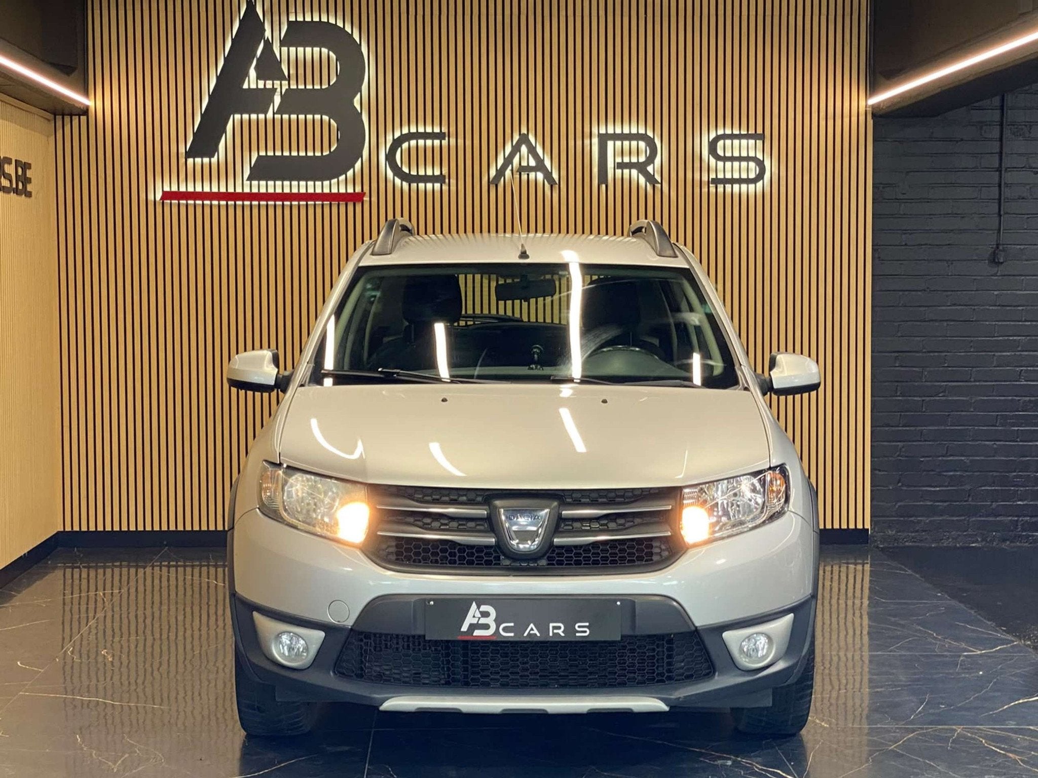 Dacia Sandero 0.9TCE * GARANTIE 12 MOIS * (bj 2015), Auto's, Dacia, Euro 5, Stof, Gebruikt, Zwart