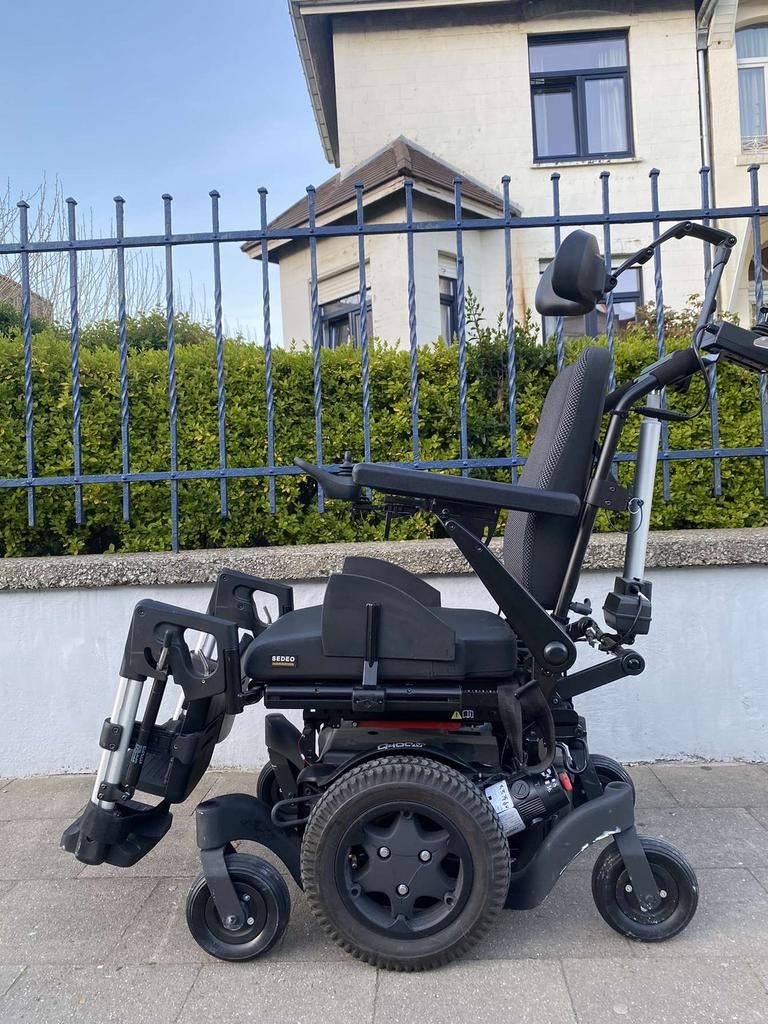 Fauteuil roulant électrique Quickie Q400m état neuf, Divers, Enlèvement ou Envoi, Pliant, Comme neuf