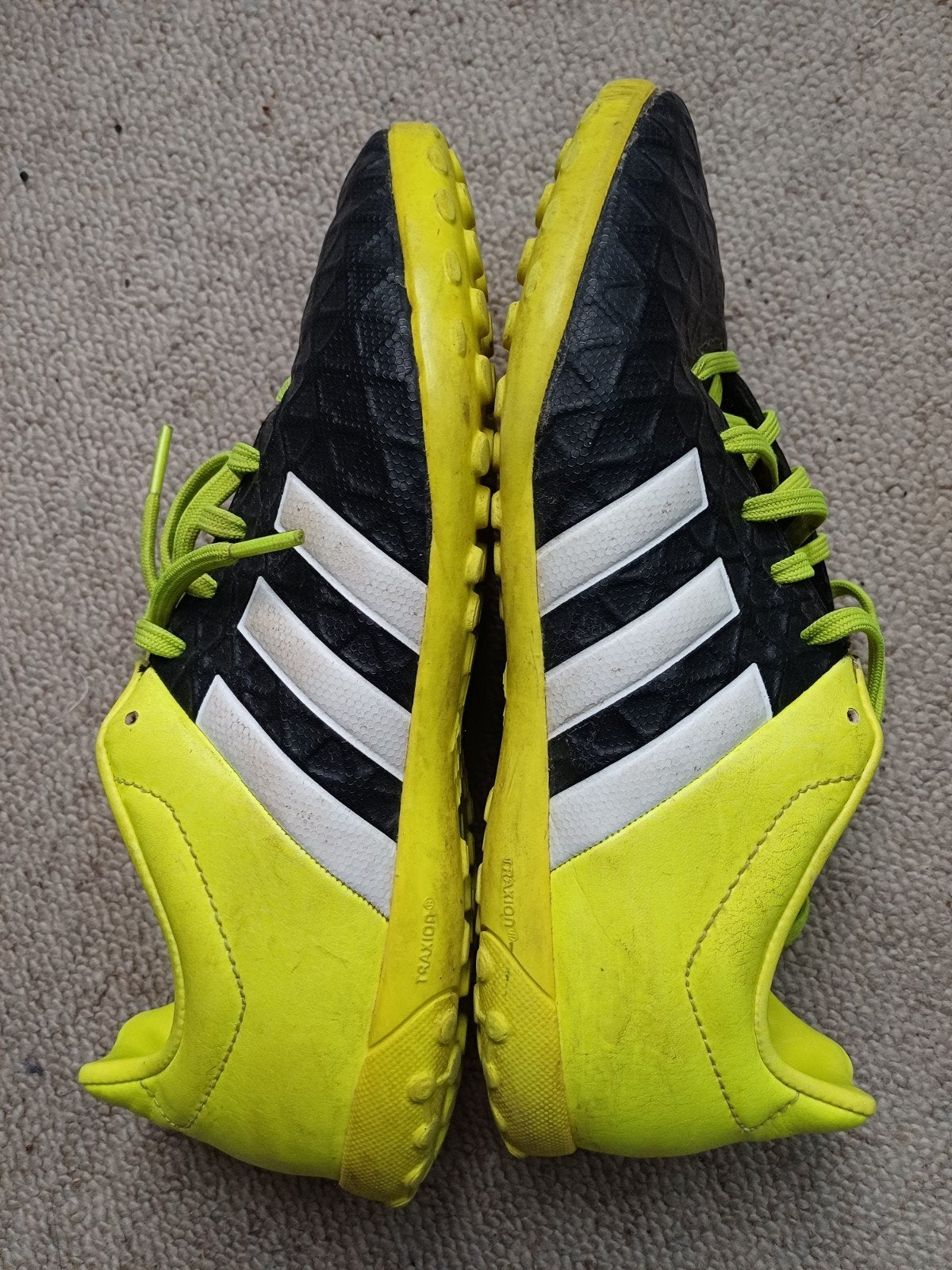 Geel/zwarte zaalvoetbalschoenen Adidas 37,5, Ophalen of Verzenden, Zo goed als nieuw, Schoenen