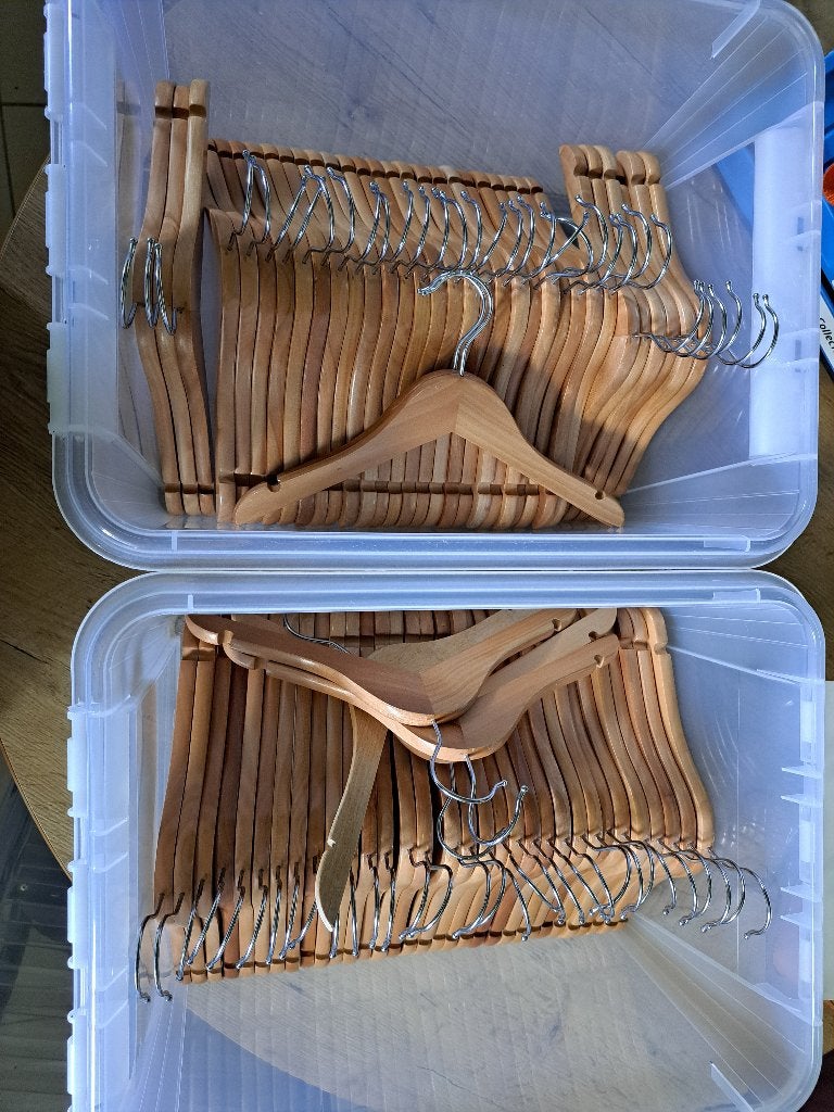 Houten kleerhangers voor kinderen - 72 stuks, Ophalen, Zo goed als nieuw, Kapstokje