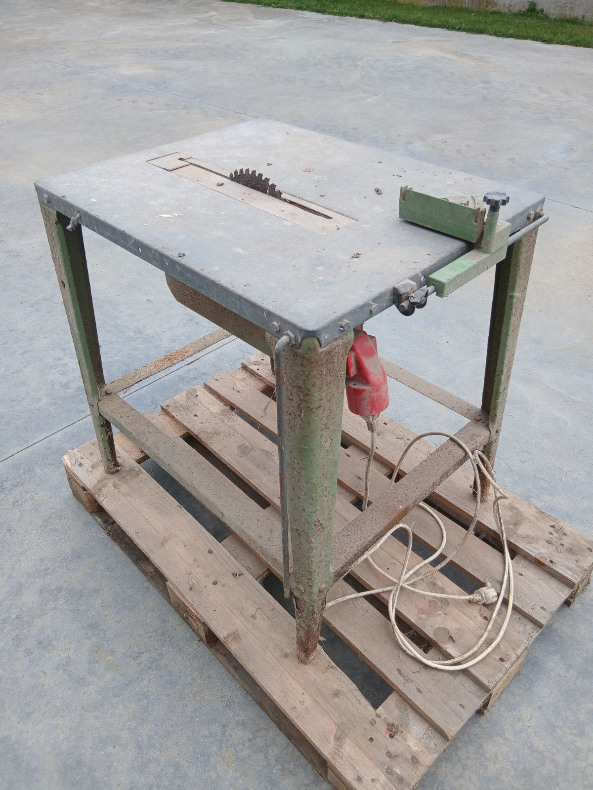 Tafelzaagmachine, Ophalen