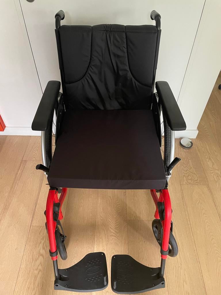 Rolstoel Invacare Action 3NG rood, Diversen, Rolstoelen, Zo goed als nieuw, Ophalen