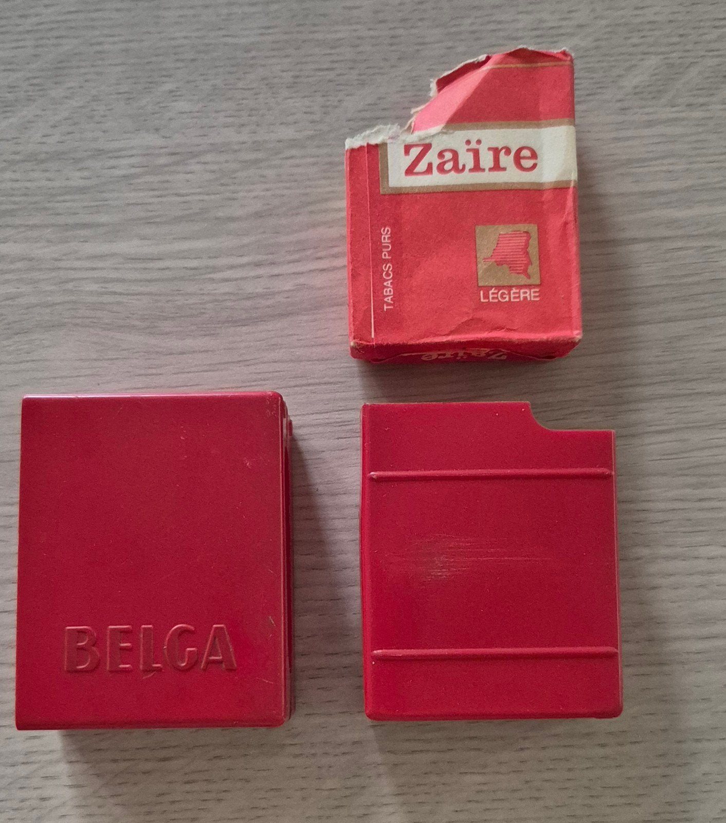 Boîtes à cigarettes Belga et pack historique du Zaïre Légère, Collections, Enlèvement