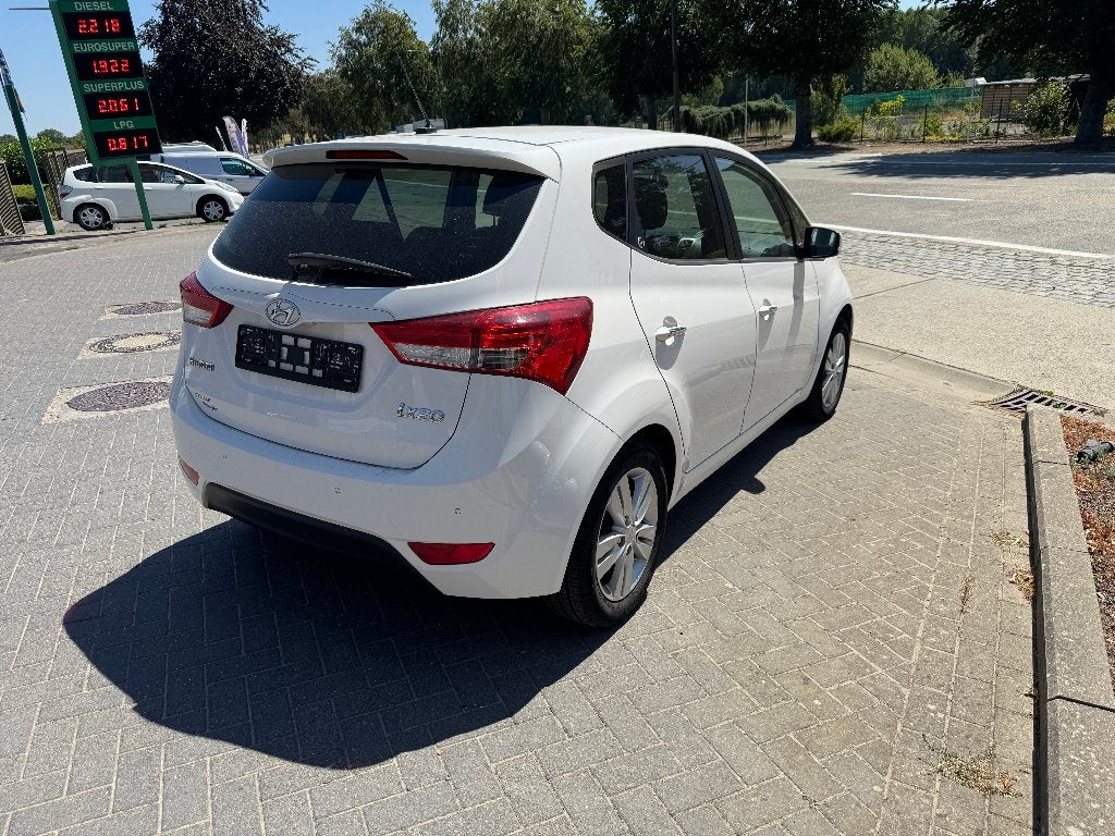 Hyundai IX20 Benzine 2013 160000km 6900€, Auto's, Voorwielaandrijving, Parkeersensor, Zwart, 4 cilinders