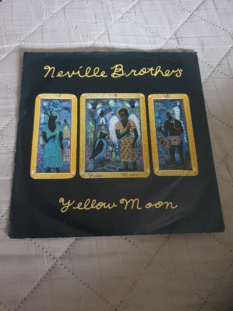 S - The Neville Brothers – Yellow Moon - 1989, Cd's en Dvd's, Vinyl Singles, 7 inch, Ophalen of Verzenden, Zo goed als nieuw, Country en Western