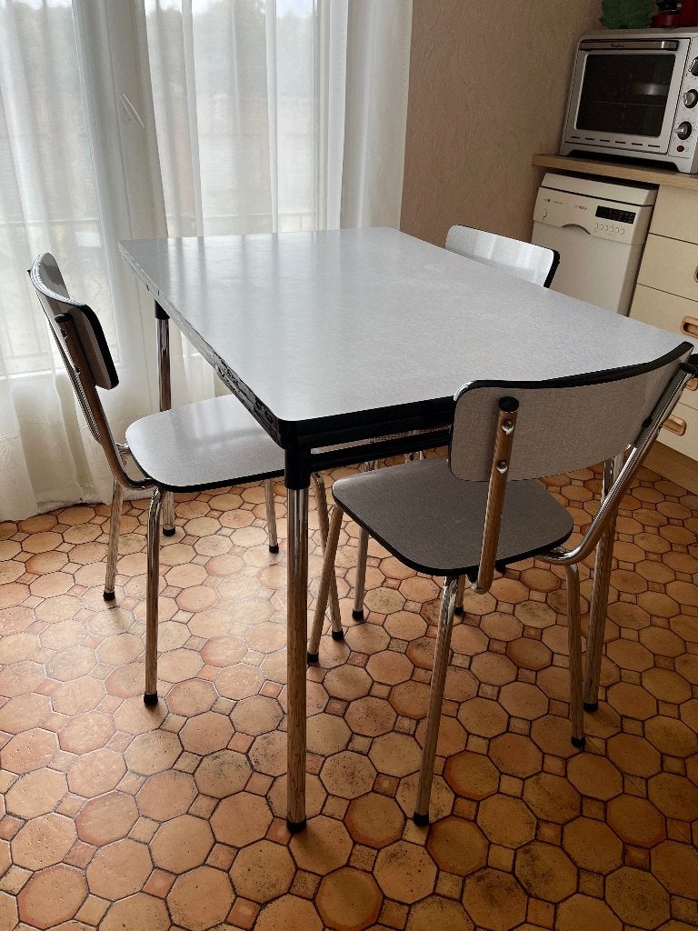 Table et 4 chaises en Formica, Enlèvement