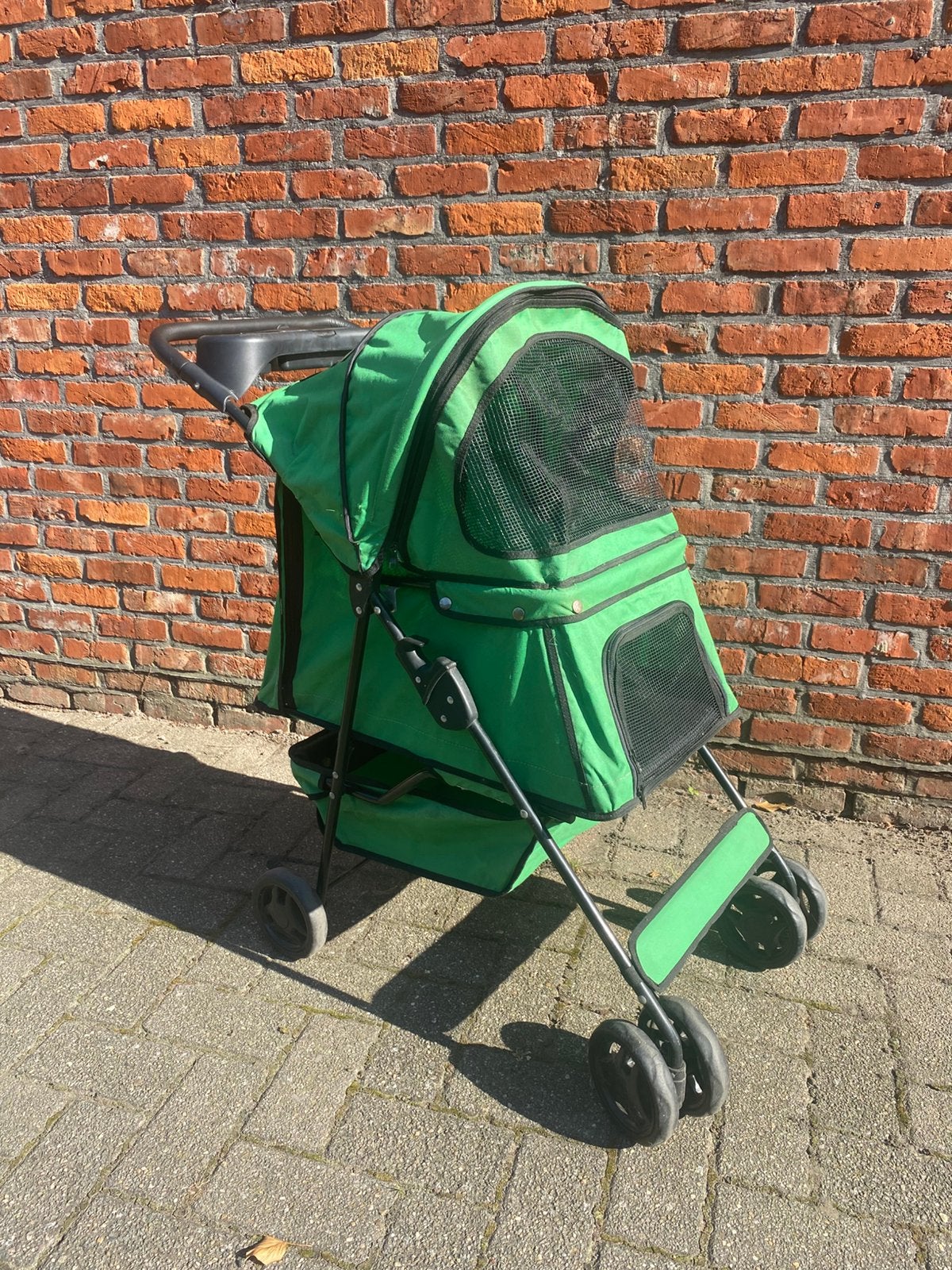 Hondenbuggy voor kleine hond – goede staat, Dieren en Toebehoren, Ophalen, Gebruikt, Hondenbuggy