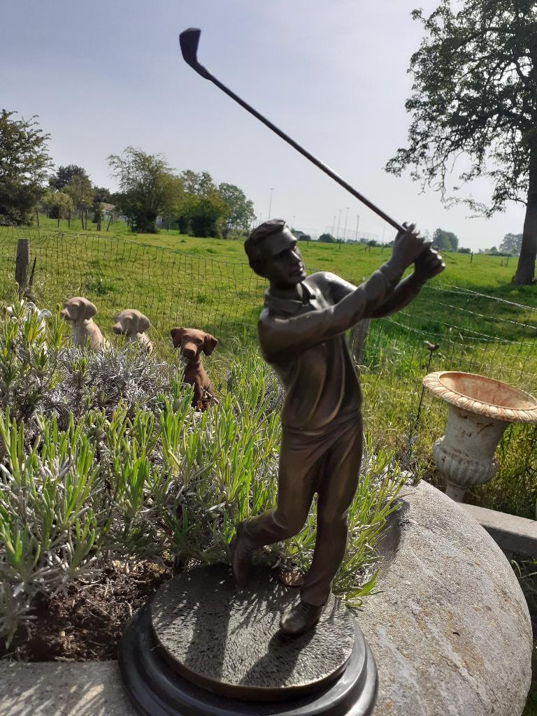 BRONZEN GOLFER GESIGNEERD MILO OP MARMEREN SOKKEL, Antiek en Kunst, Ophalen of Verzenden, Brons