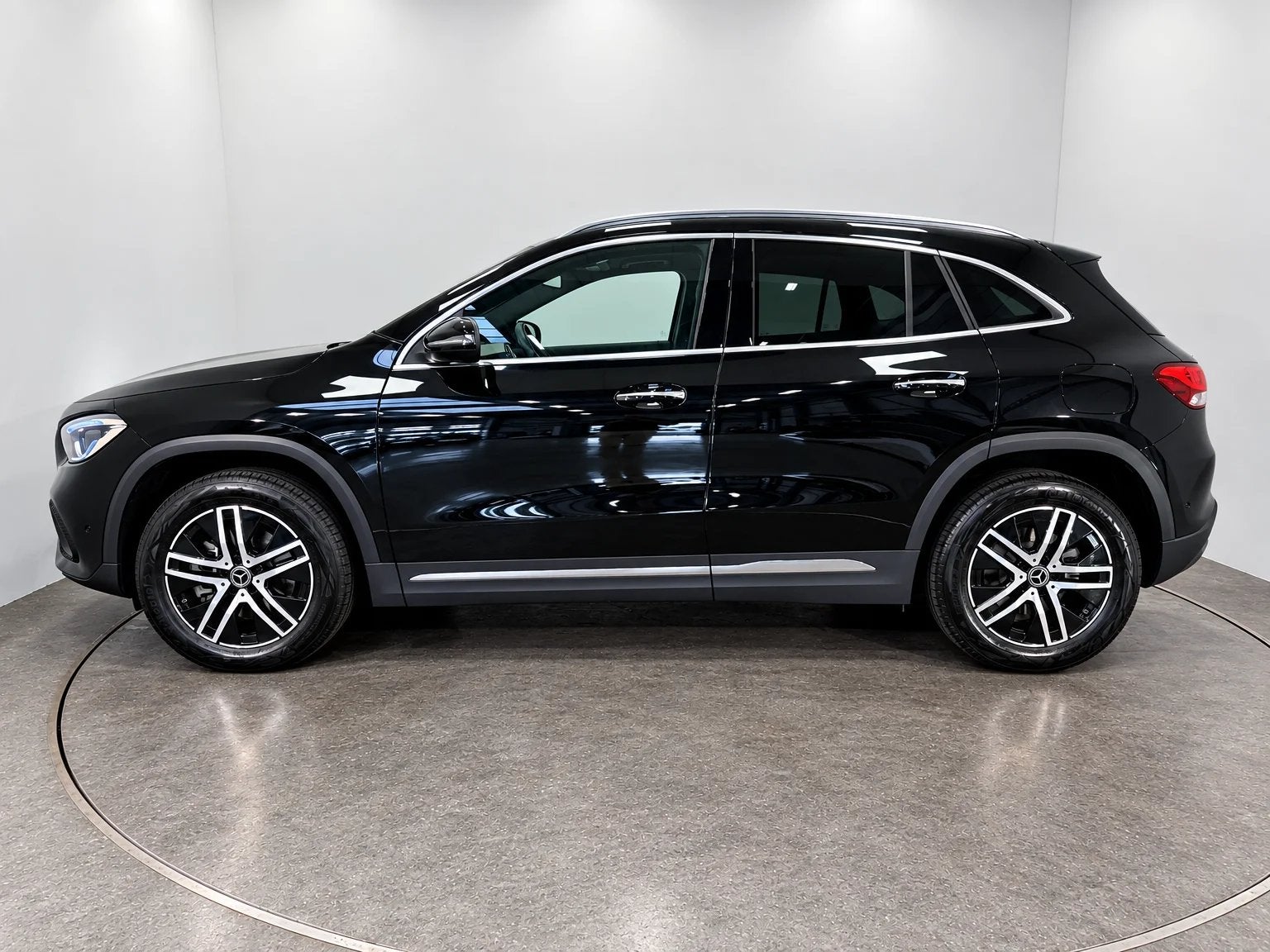 Mercedes-Benz GLA-Klasse 1.3 GLA 250 E DCT BUSINESS SOLUTION, Auto's, Automaat, Zwart, https://public.car-pass.be/vhr/c552d77f-452b-4bc2-bdd9-338cff4bae40