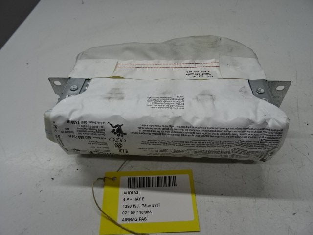 AIRBAG PASSAGER Audi A2 (8Z0) (01-2000/07-2005) (8Z0880204), Utilisé, Audi