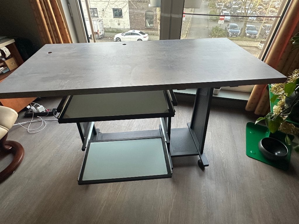 bureau, Ophalen, Gebruikt, 120 cm, Metaal