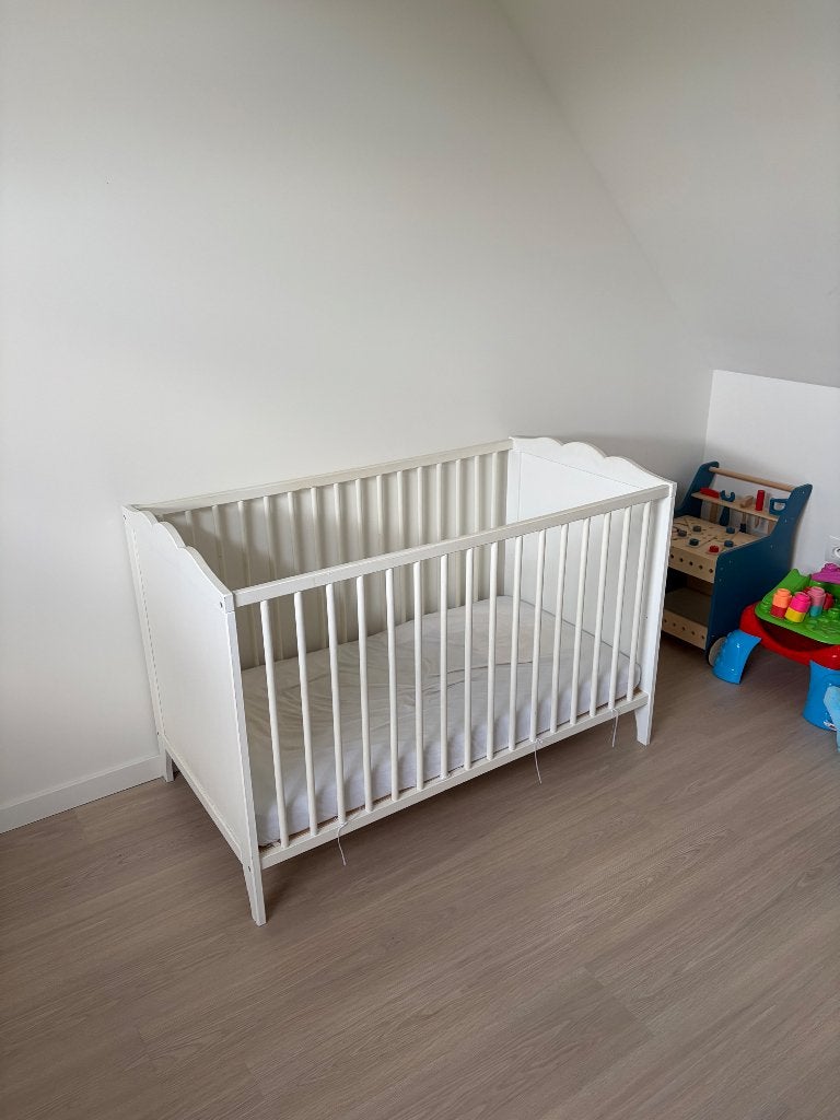 Baby bed, Kinderen en Baby's, Ophalen, Zo goed als nieuw, Minder dan 140 cm, Matras
