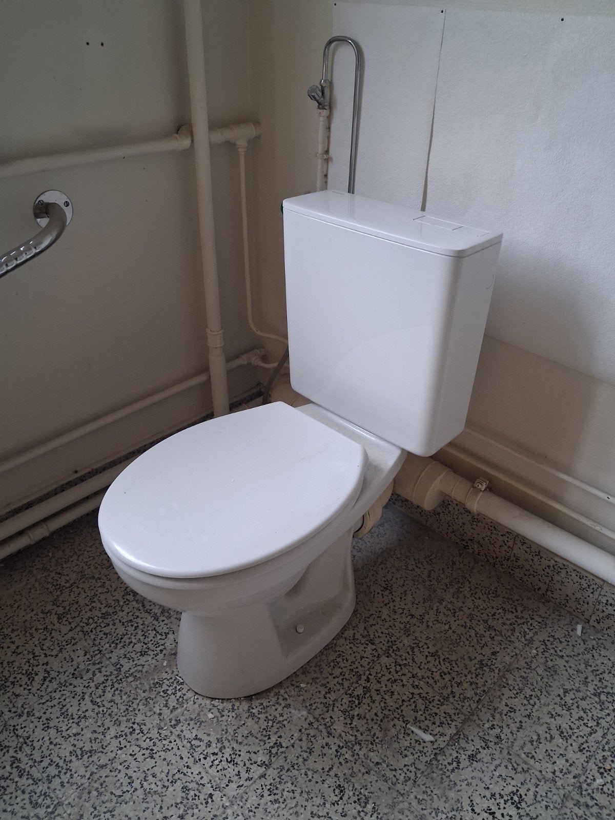Cuvette de toilette + chasse Geberit, Ophalen, Zo goed als nieuw, Toilet