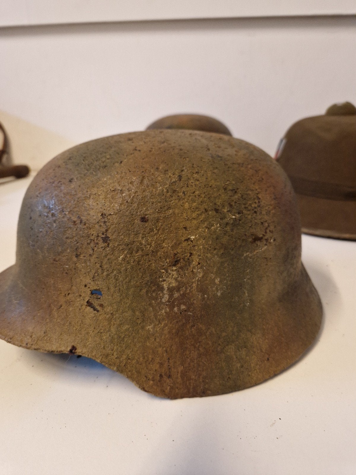 ww2 originele duitse helm met deels binnenwerk, Verzamelen, Ophalen of Verzenden