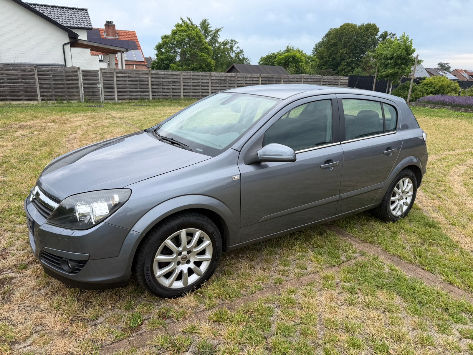 Opel Astra 1.6 benzine 2004 146.000km automaat met keuring, Auto's, 4 deurs, Stof, Bluetooth, Bedrijf