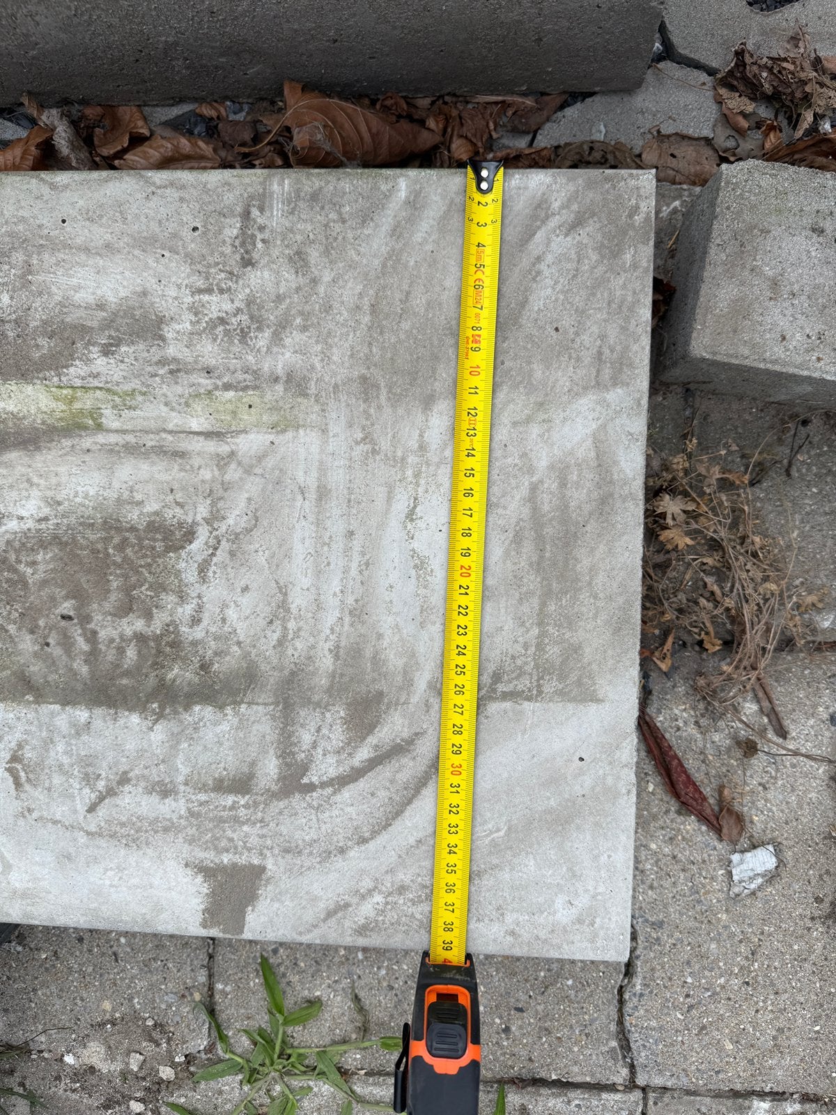 Gratis betonplaat betonpaal betondal en putdeksel, Ophalen, Zo goed als nieuw