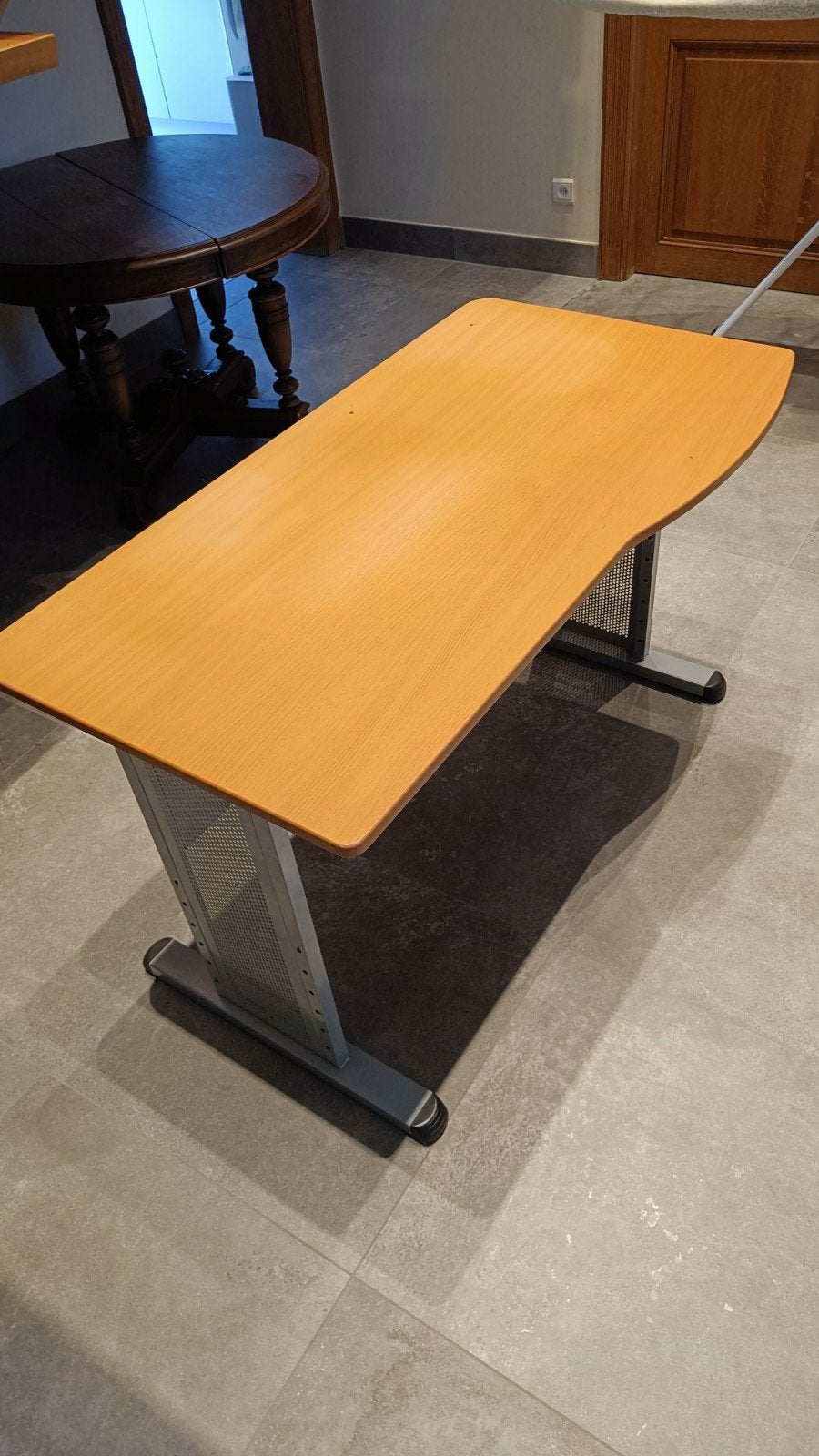 bureau met ladenkast, Ophalen