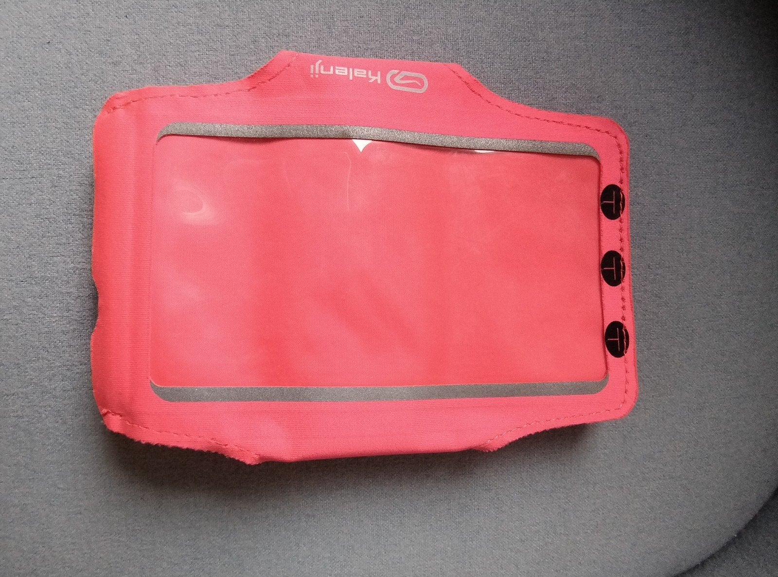 Brassard porte téléphone, Enlèvement