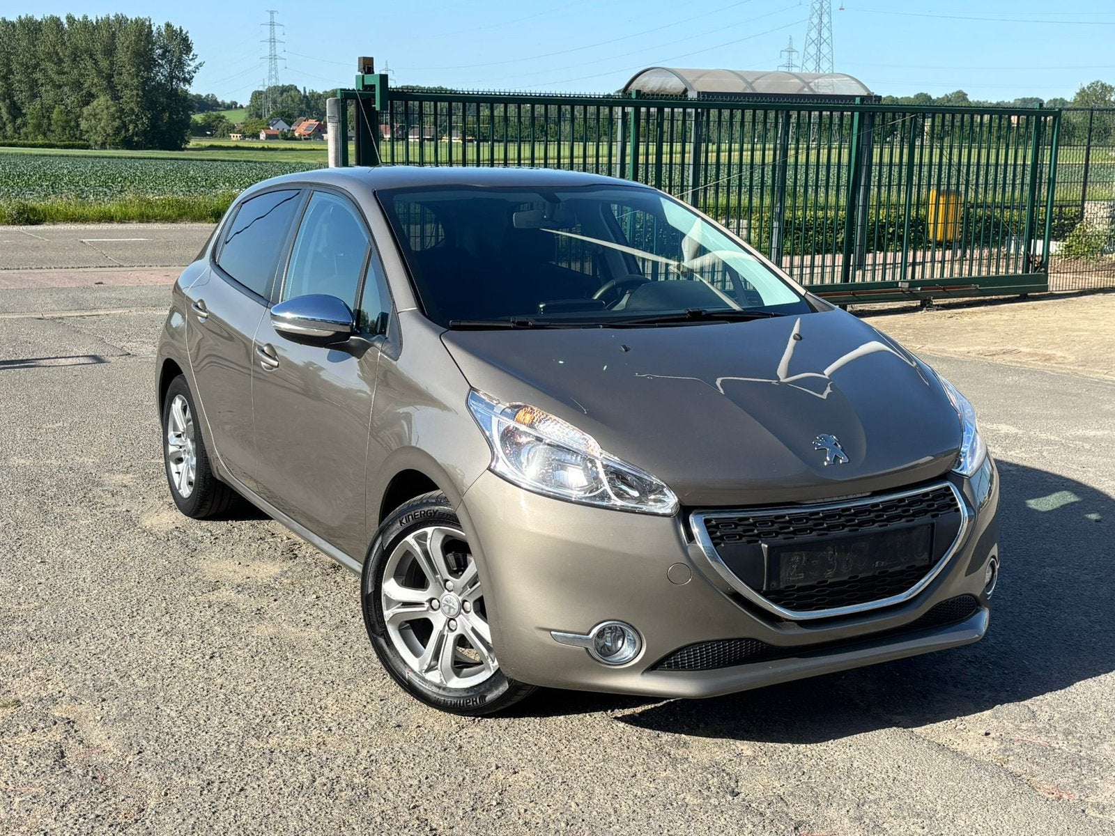 Peugeot 208 1.2 essence Airco Gps euro 6b, Autos, Peugeot, Adapté aux personnes handicapées, Achat, Entreprise, Boîte manuelle