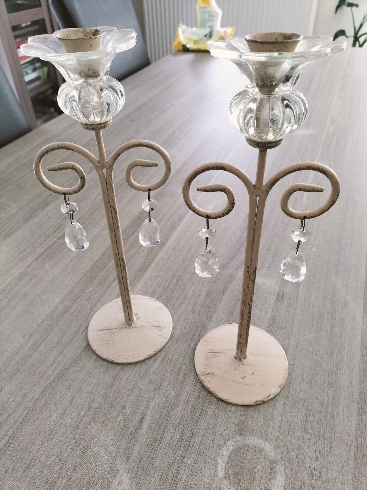 Twee antieke kandelaars met glazen kristallen, Ophalen of Verzenden